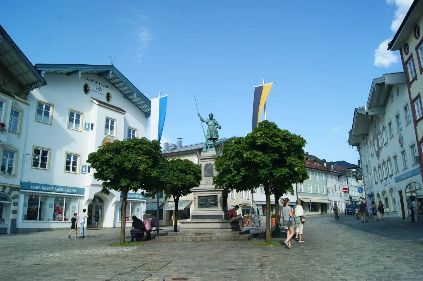 Marktstraße in Bad Tölz mit historischen Fassaden